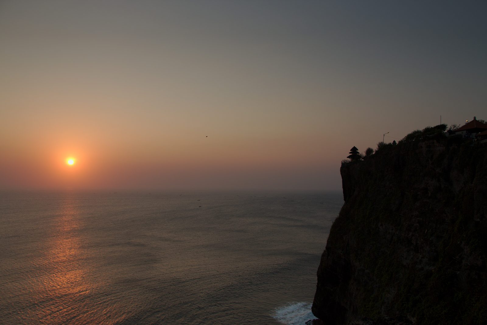 Pura Uluwatu saat senja